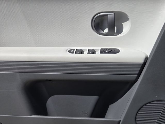 Certified 2025 Hyundai Ioniq 5 SE RWD image 24