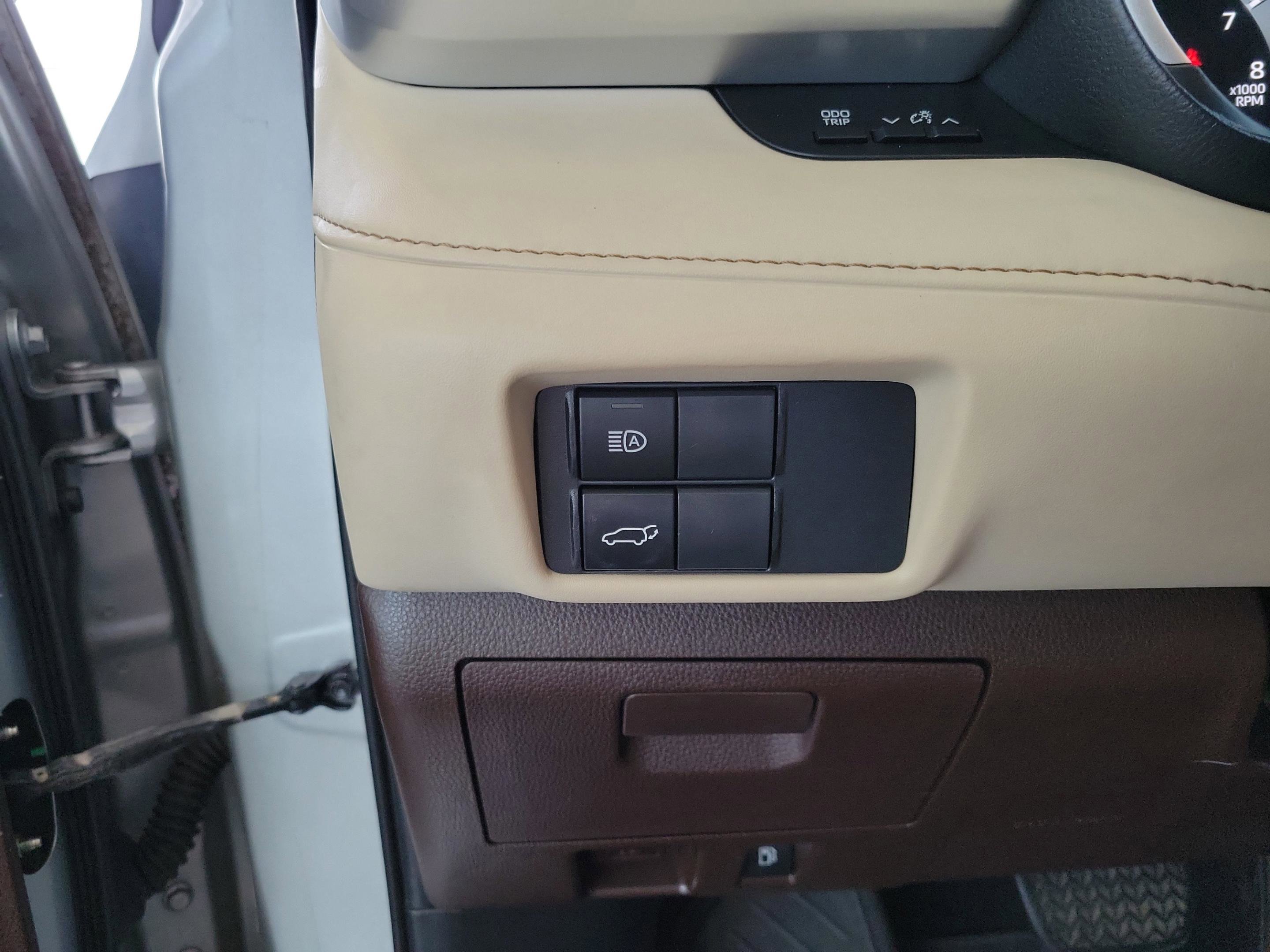 Used 2020 Toyota Highlander XLE image 27