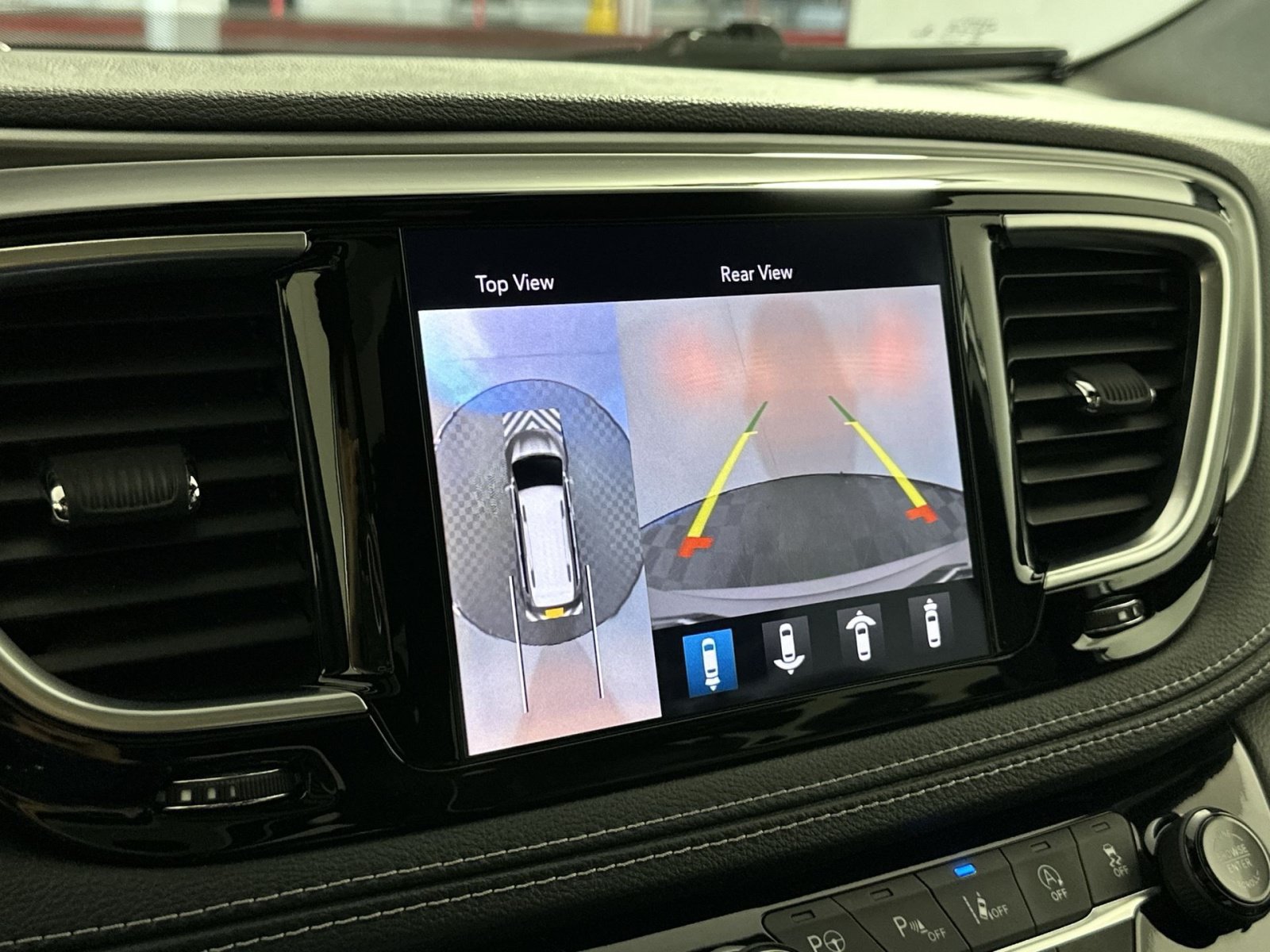 Used 2019 Chrysler Pacifica Limited w/ Advanced Safetytec Group FWD image 19