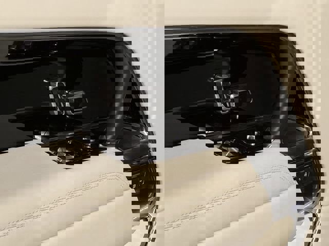 Used 2025 Land Rover Range Rover Long Wheelbase Autobiography image 22