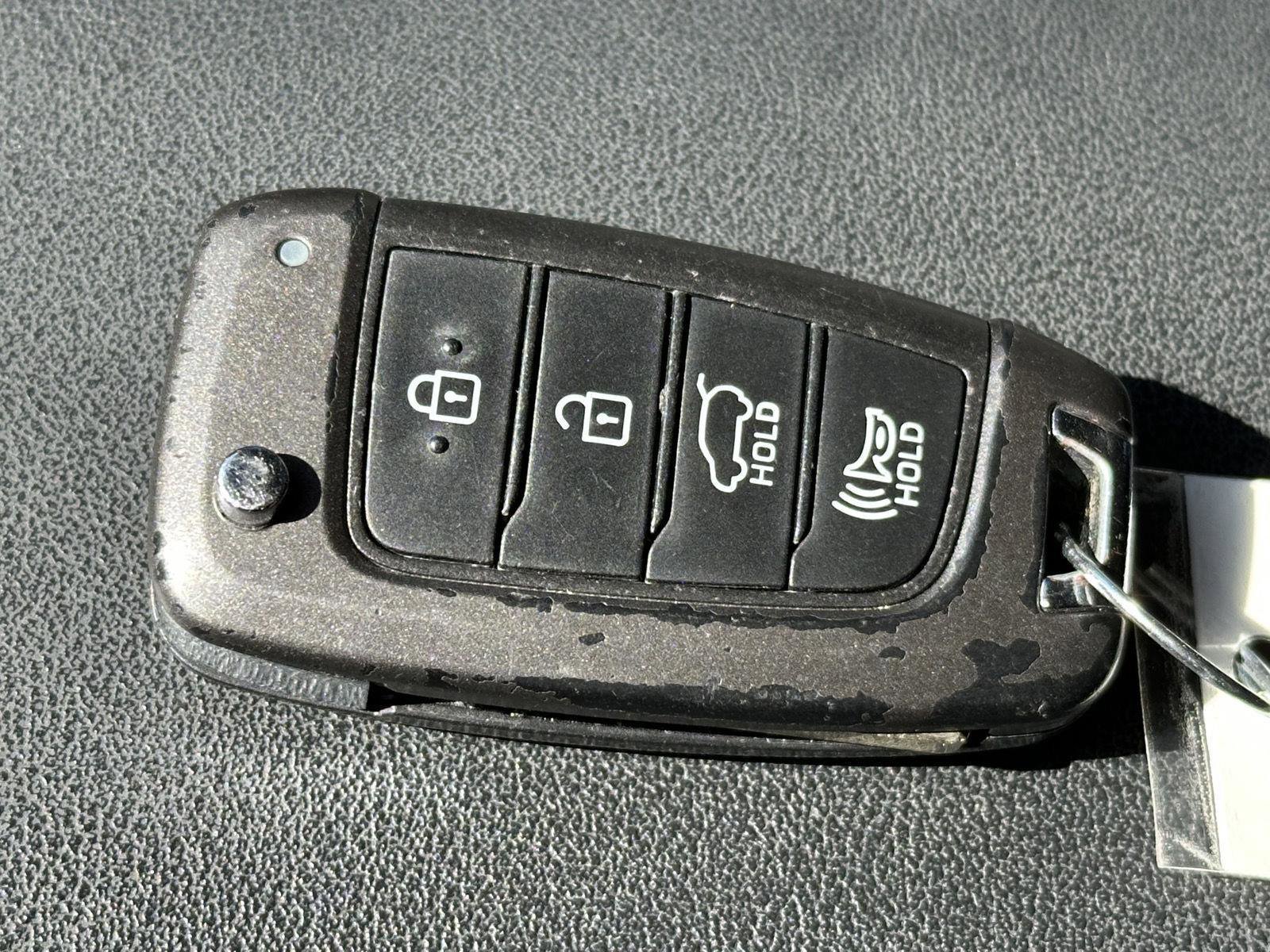 Used 2019 Hyundai Santa Fe SE AWD/4WD image 14