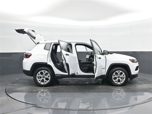 Used 2025 Jeep Compass Sport image 46
