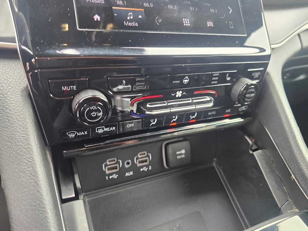 Used 2024 Jeep Grand Cherokee Altitude AWD/4WD image 18