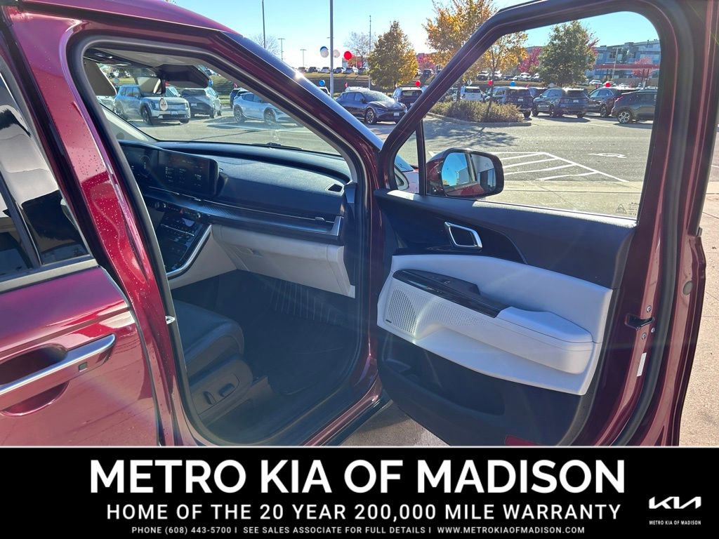 Used 2023 Kia Carnival SX Prestige image 57