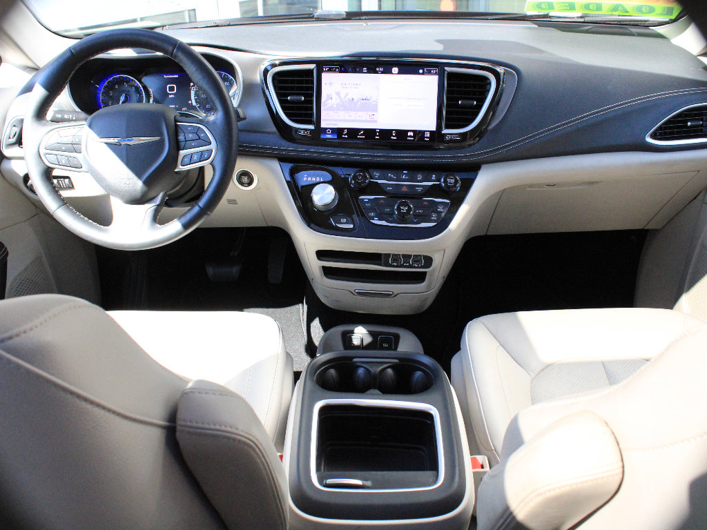 Used 2021 Chrysler Pacifica Touring-L w/ Premium & Safety Sphere Group AWD/4WD image 19