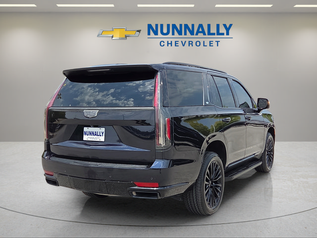 Used 2022 Cadillac Escalade Luxury w/ LPO, Illumination Package AWD/4WD image 5
