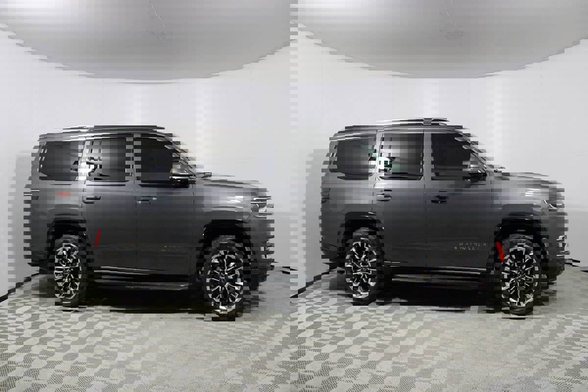 Used 2022 Jeep Wagoneer Series II w/ Premium Group I image 48