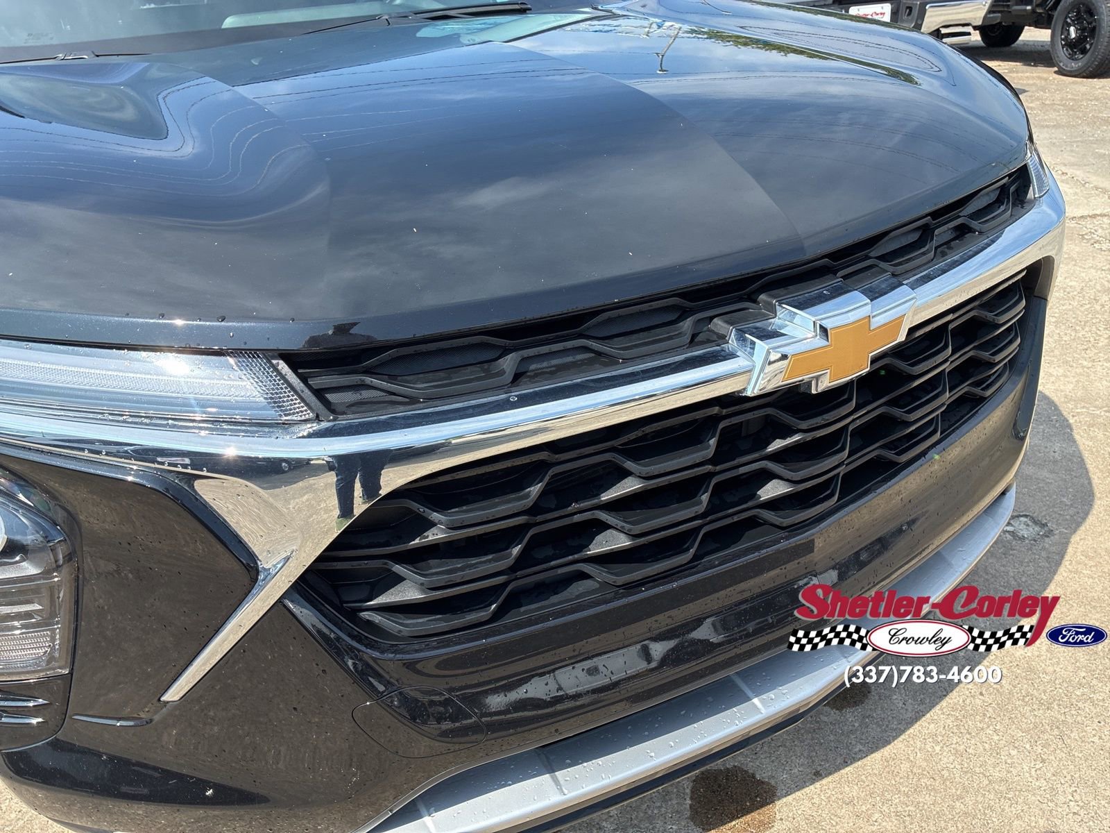 Used 2025 Chevrolet Trax LT FWD image 4
