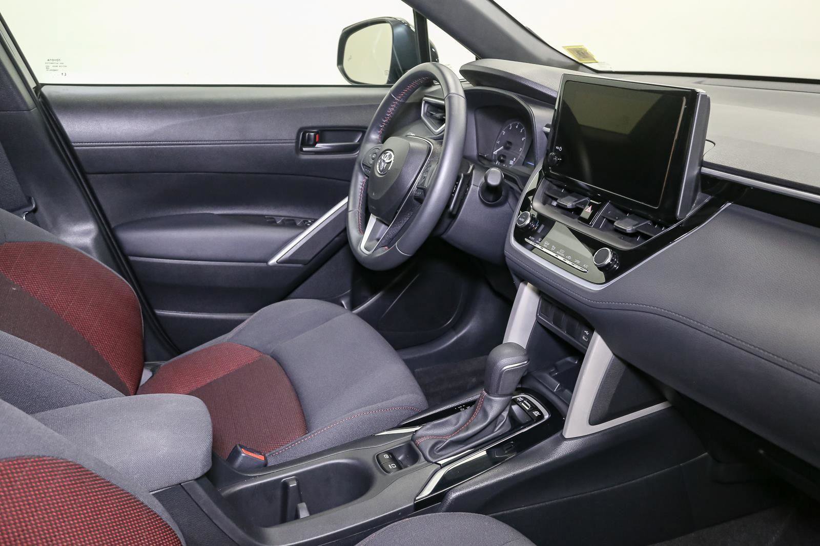 Used 2024 Toyota Corolla Cross AWD Hybrid image 17