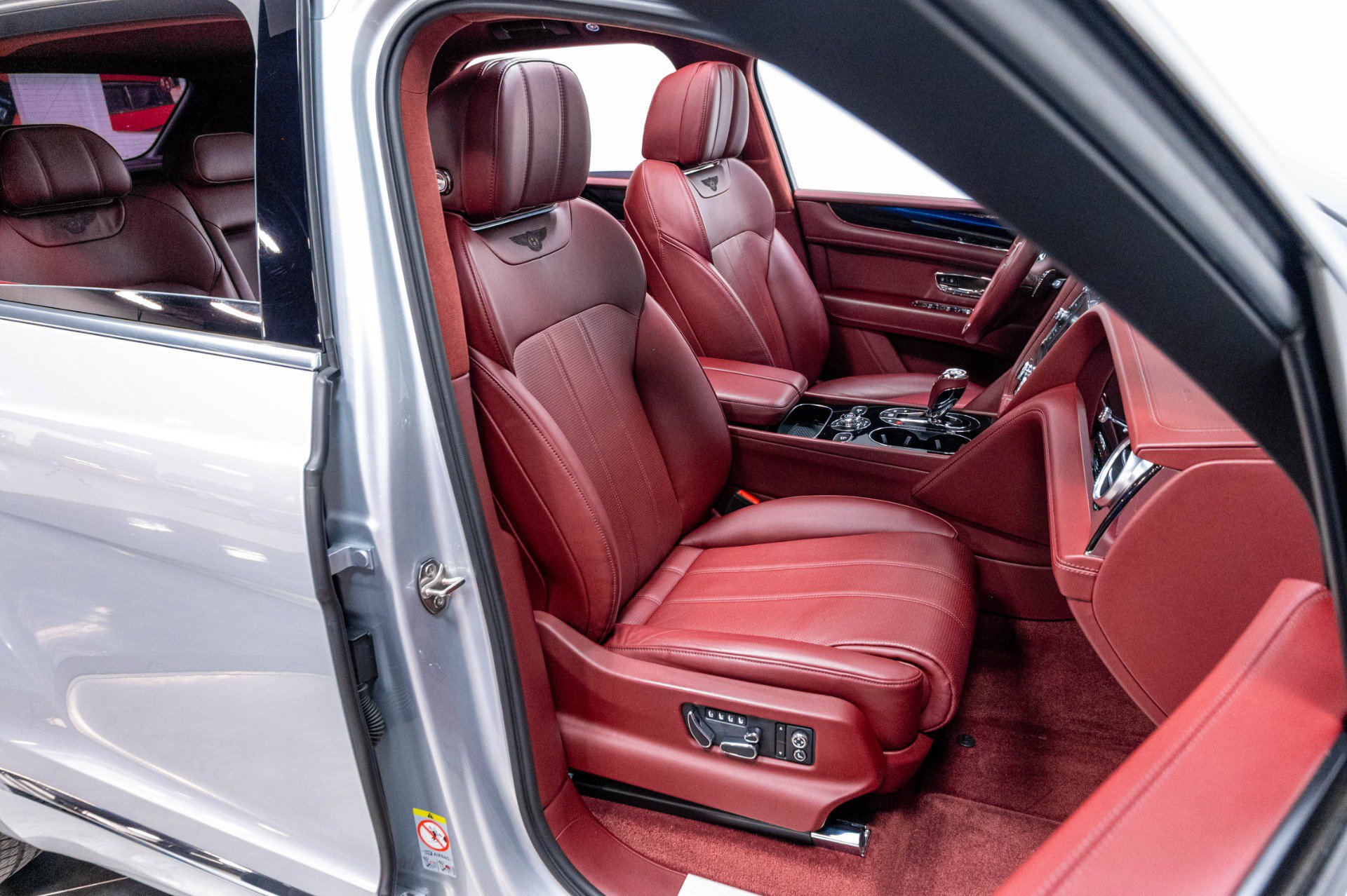 Used 2020 Bentley Bentayga AWD/4WD image 30