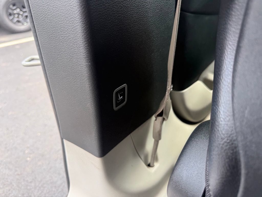 Used 2022 Chrysler Pacifica Touring-L AWD/4WD image 38