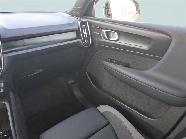 Used 2023 Volvo XC40 Recharge Ultimate image 21