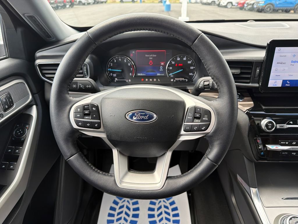 Used 2023 Ford Explorer Limited w/ Equipment Group 301A AWD/4WD image 14