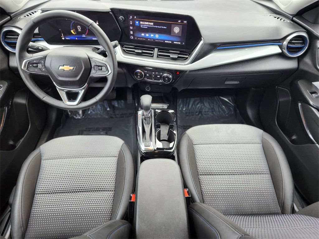 Used 2025 Chevrolet Trax LT w/ Sunroof Package image 10