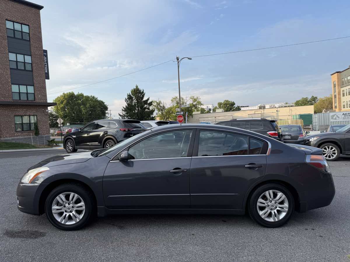 Used 2012 Nissan Altima 2.5 S w/ 20th Anniversary Pkg FWD image 4