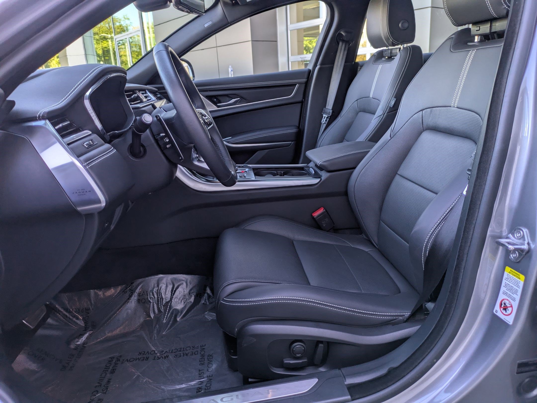 Used 2024 Jaguar XF R-Dynamic SE image 28