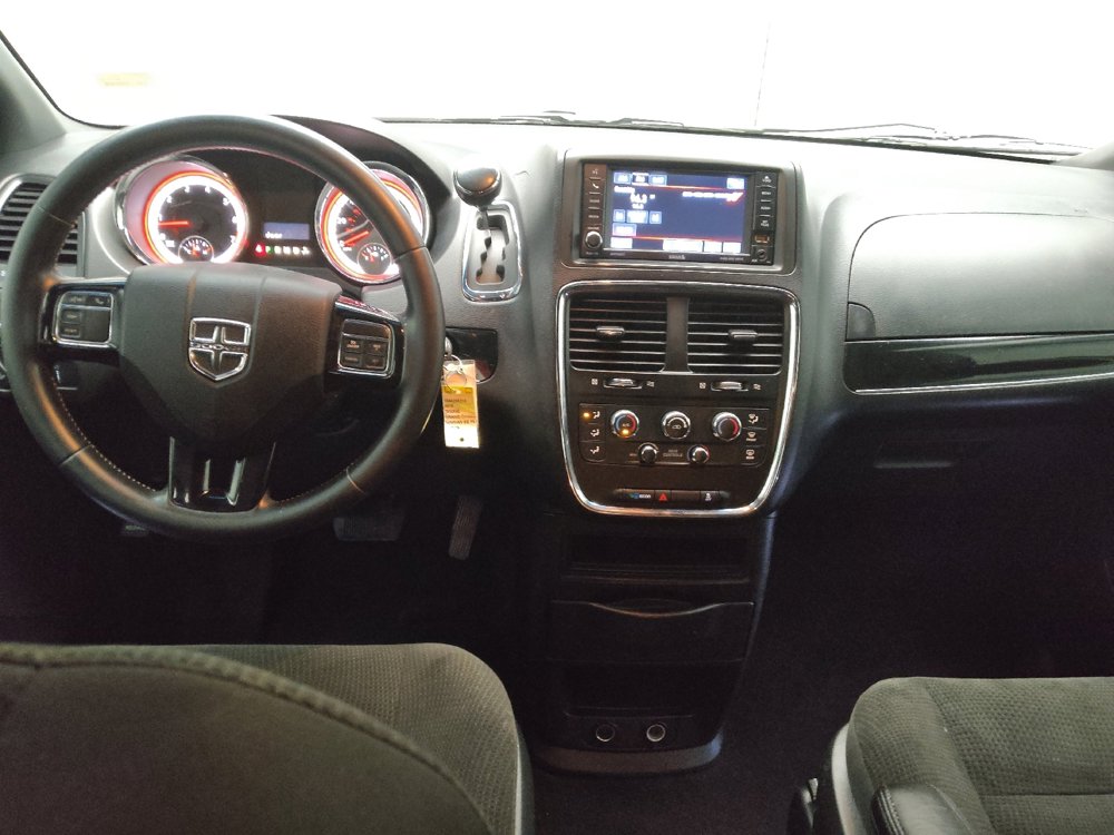 Used 2018 Dodge Grand Caravan SE image 22