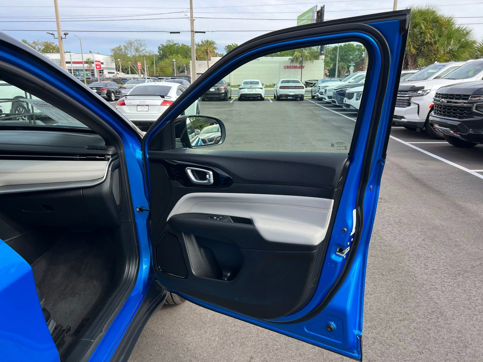 Used 2025 Jeep Compass Limited image 49