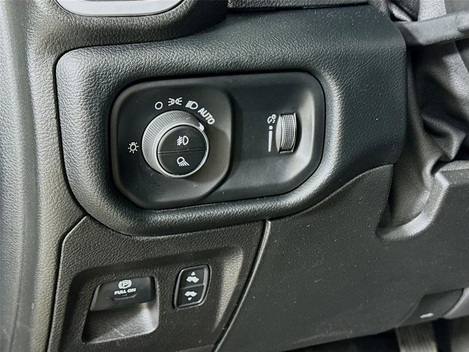 Used 2021 RAM 1500 Big Horn AWD/4WD image 14