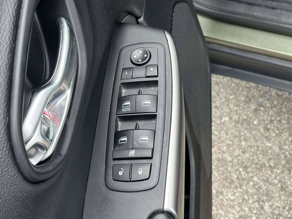 Used 2019 Jeep Cherokee Latitude w/ Popular Appearance Group AWD/4WD image 14