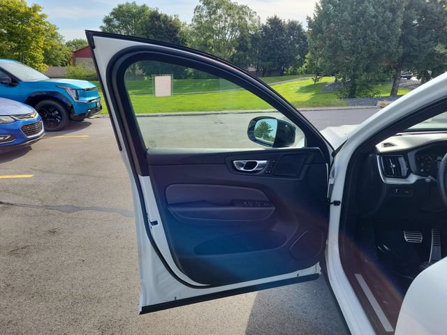 Used 2021 Volvo XC60 T5 R-Design w/ Protection Package Premier AWD/4WD image 13