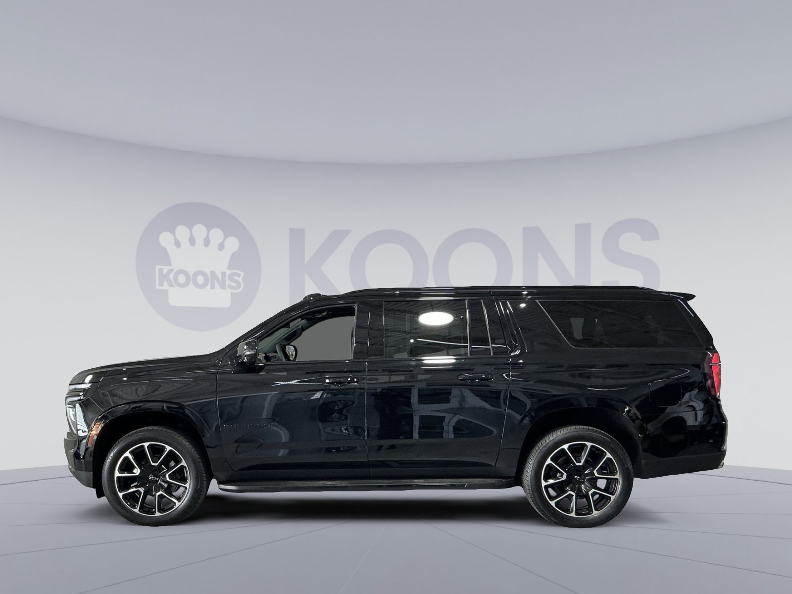 Used 2025 Chevrolet Suburban RST w/ Comfort Package image 13