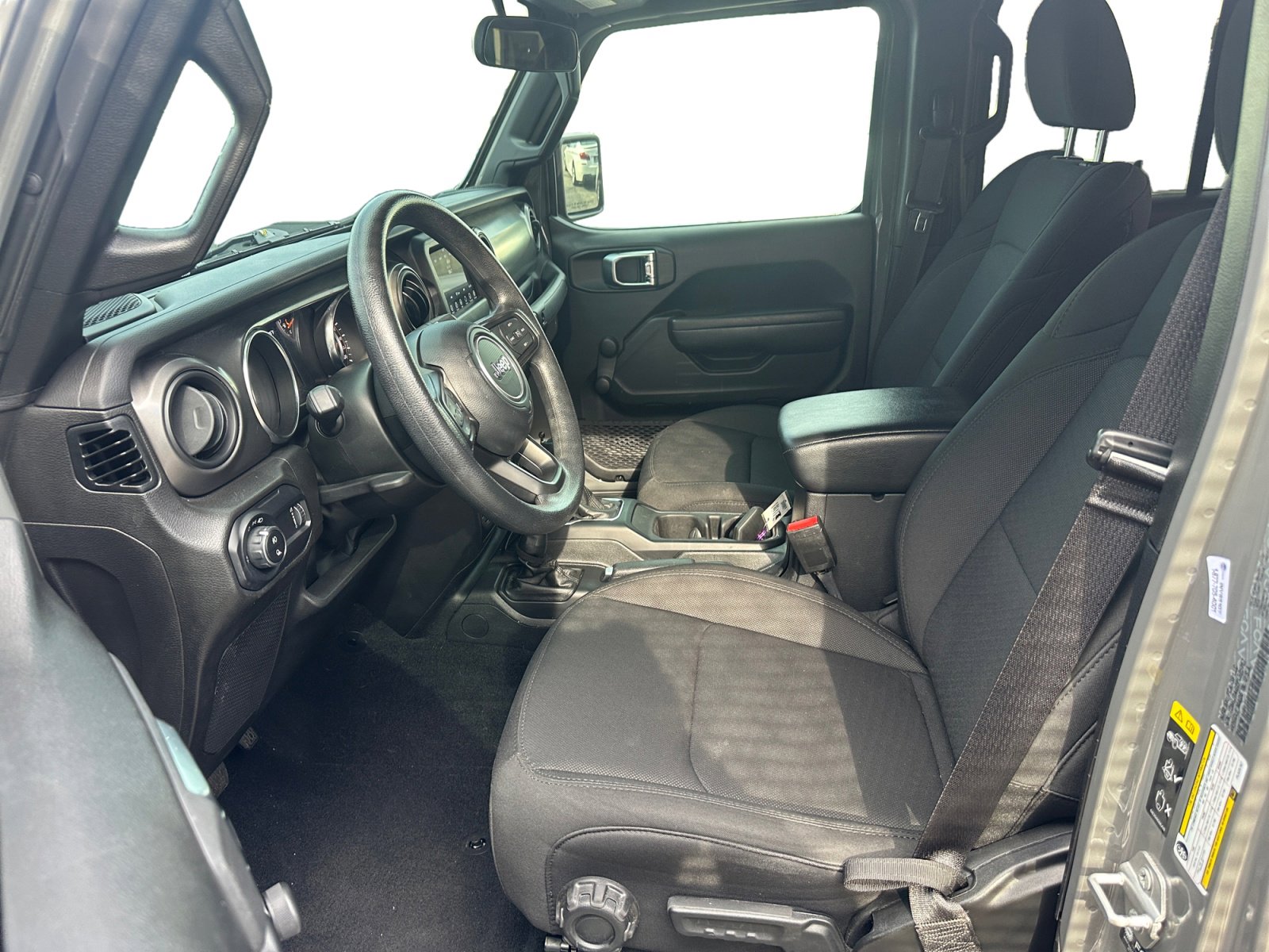 Used 2023 Jeep Gladiator Sport AWD/4WD image 9