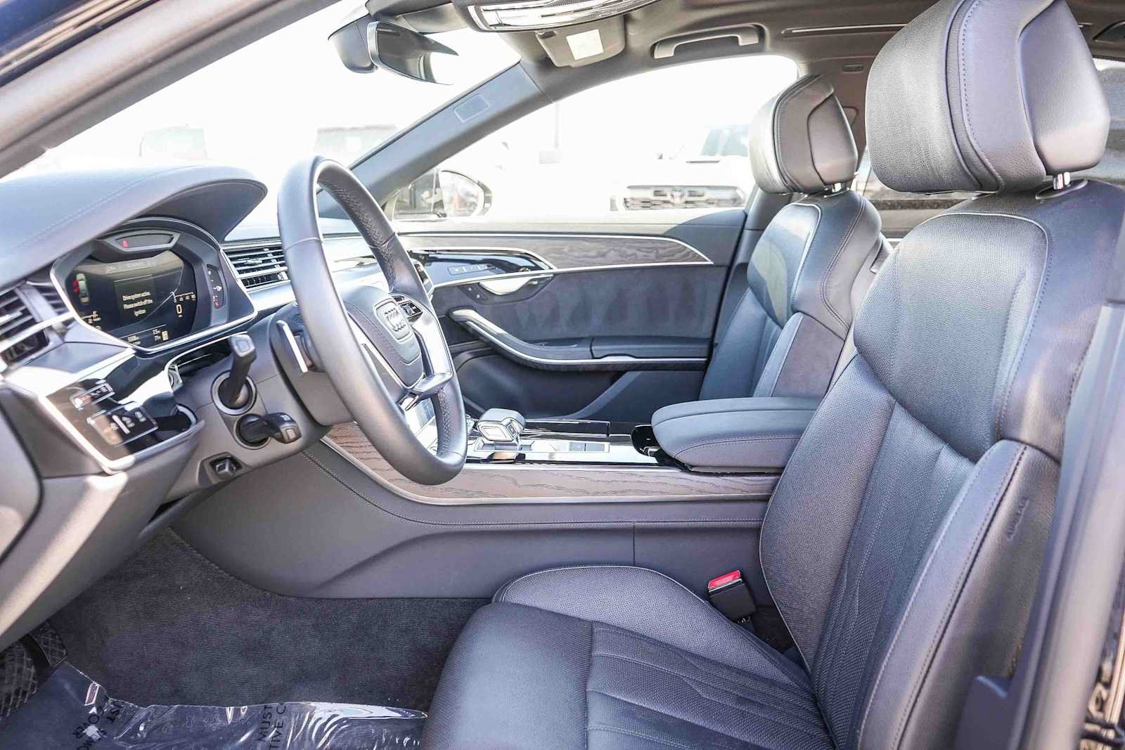 Used 2025 Audi A8 L 3.0T AWD/4WD image 25