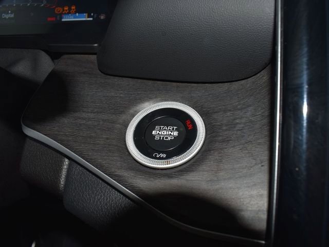 Used 2024 Jeep Grand Cherokee L Limited w/ Luxury Tech Group II image 19