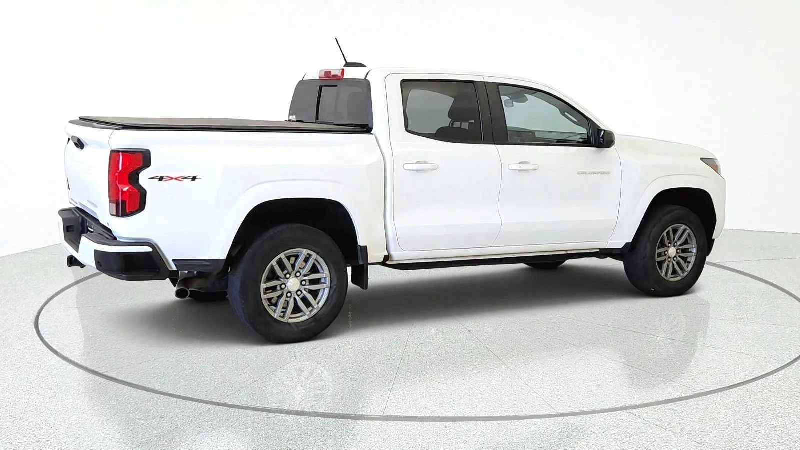 Used 2023 Chevrolet Colorado LT w/ LT Convenience Package AWD/4WD image 9
