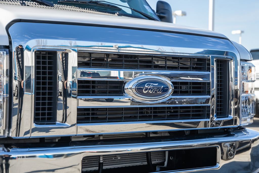 Certified 2023 Ford E-450 and Econoline 450 Super Duty w/ Power Windows & Locks Group image 7