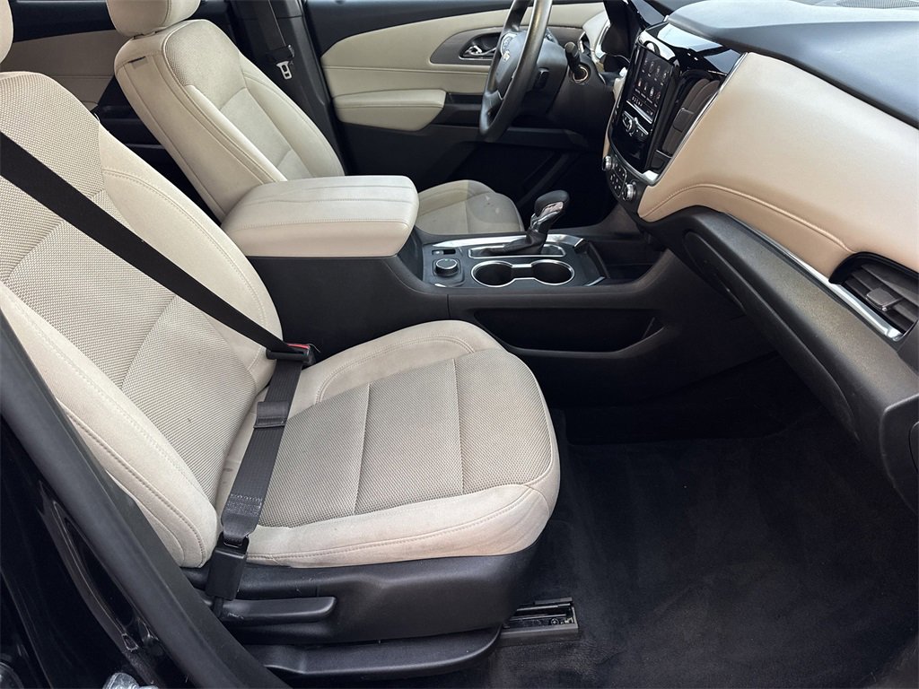 Used 2022 Chevrolet Traverse LS image 15
