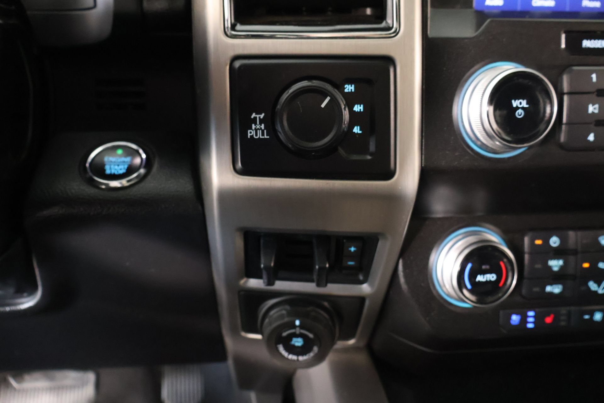 Used 2021 Ford F250 Platinum w/ Tremor Off-Road Package AWD/4WD image 9