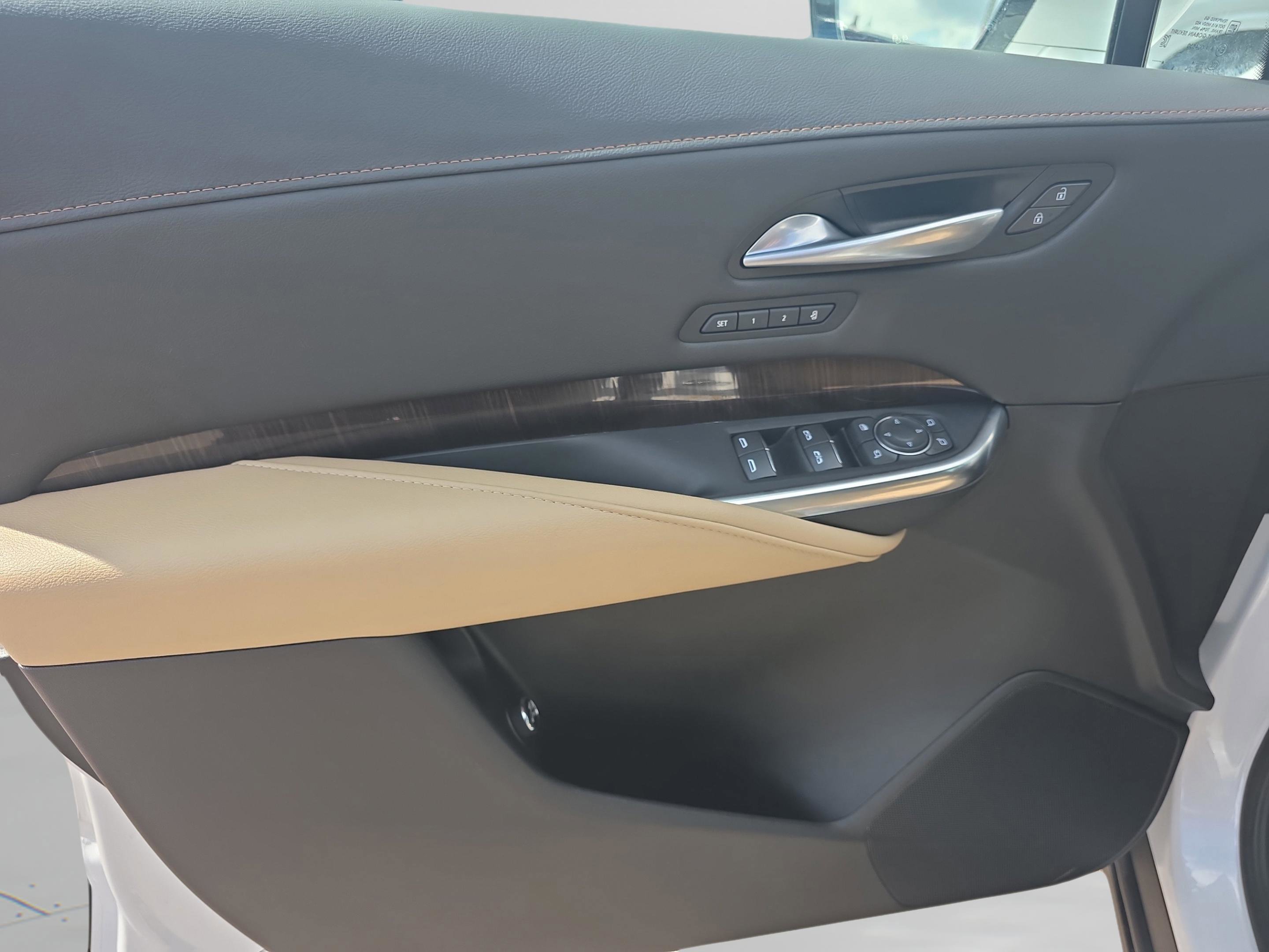 Used 2025 Cadillac XT4 Premium Luxury w/ Cold Weather Package FWD image 10