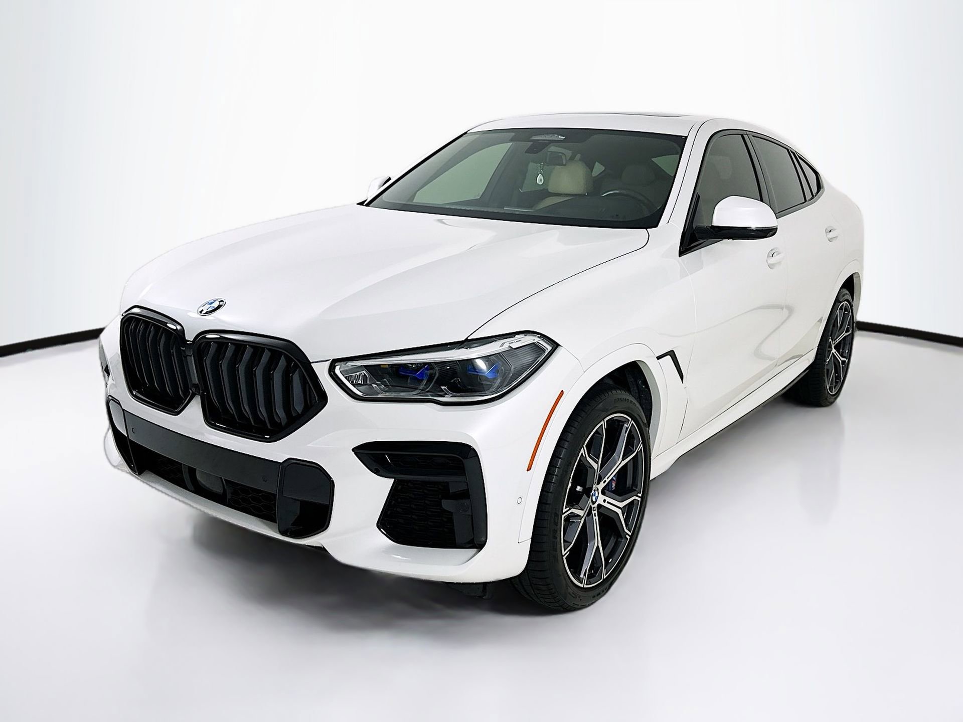 Used 2022 BMW X6 M50i w/ Executive Package AWD/4WD image 3