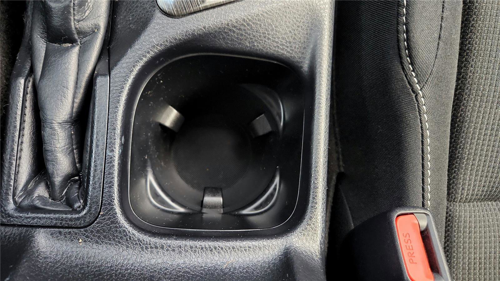 Used 2018 Toyota RAV4 LE image 46