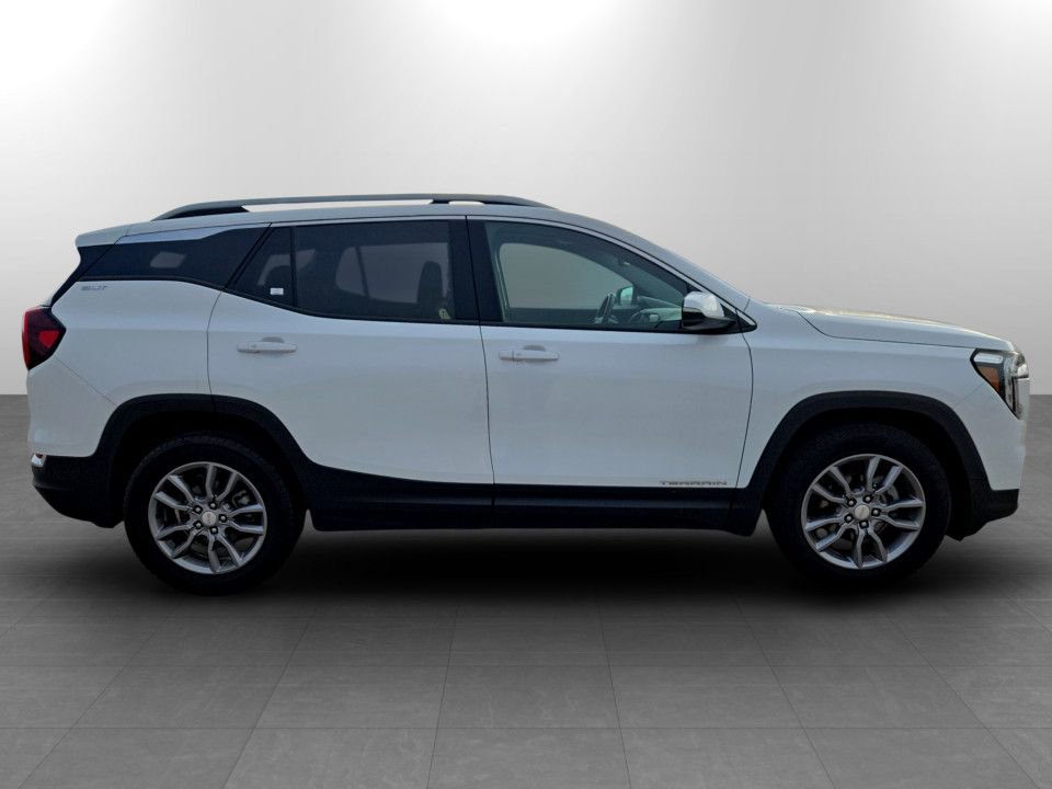 Used 2024 GMC Terrain SLT image 5