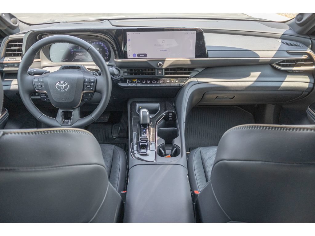 Used 2025 Toyota Crown Platinum AWD/4WD image 11