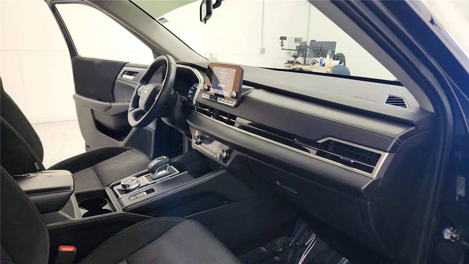 Used 2023 Mitsubishi Outlander ES AWD/4WD image 34