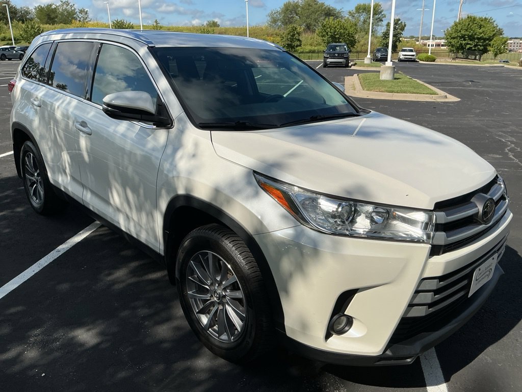 Used 2019 Toyota Highlander XLE AWD/4WD image 14