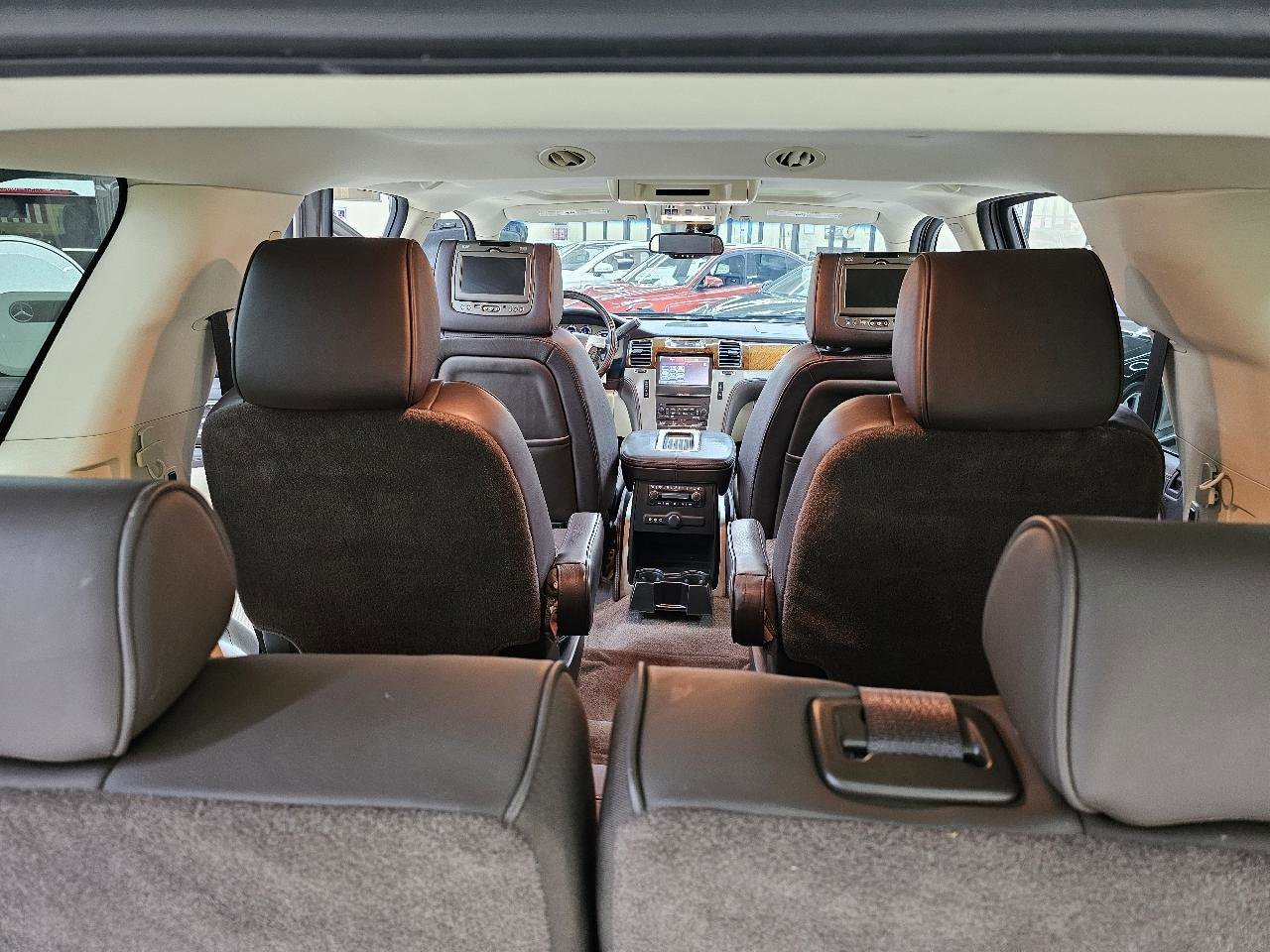 Used 2014 Cadillac Escalade Platinum AWD/4WD image 12