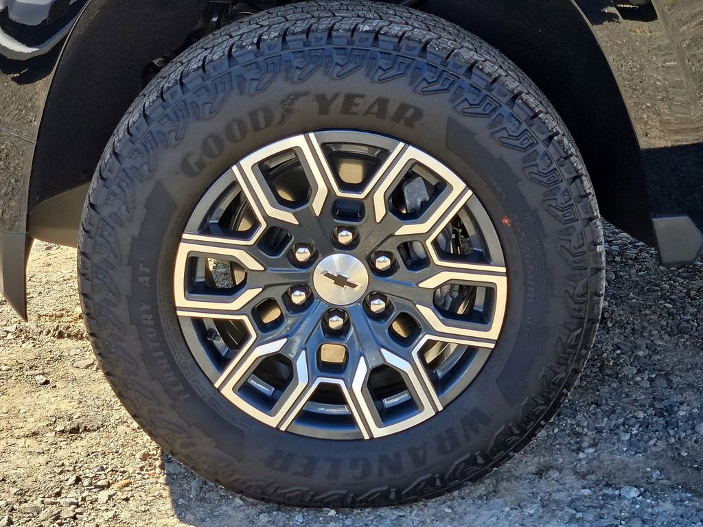 Used 2024 Chevrolet Colorado Z71 w/ Z71 Convenience Package 2 image 13