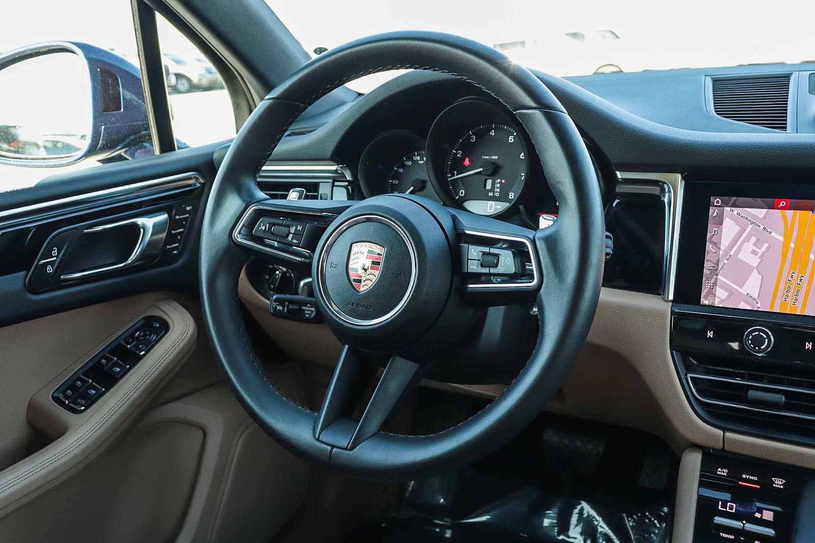 Used 2024 Porsche Macan image 19