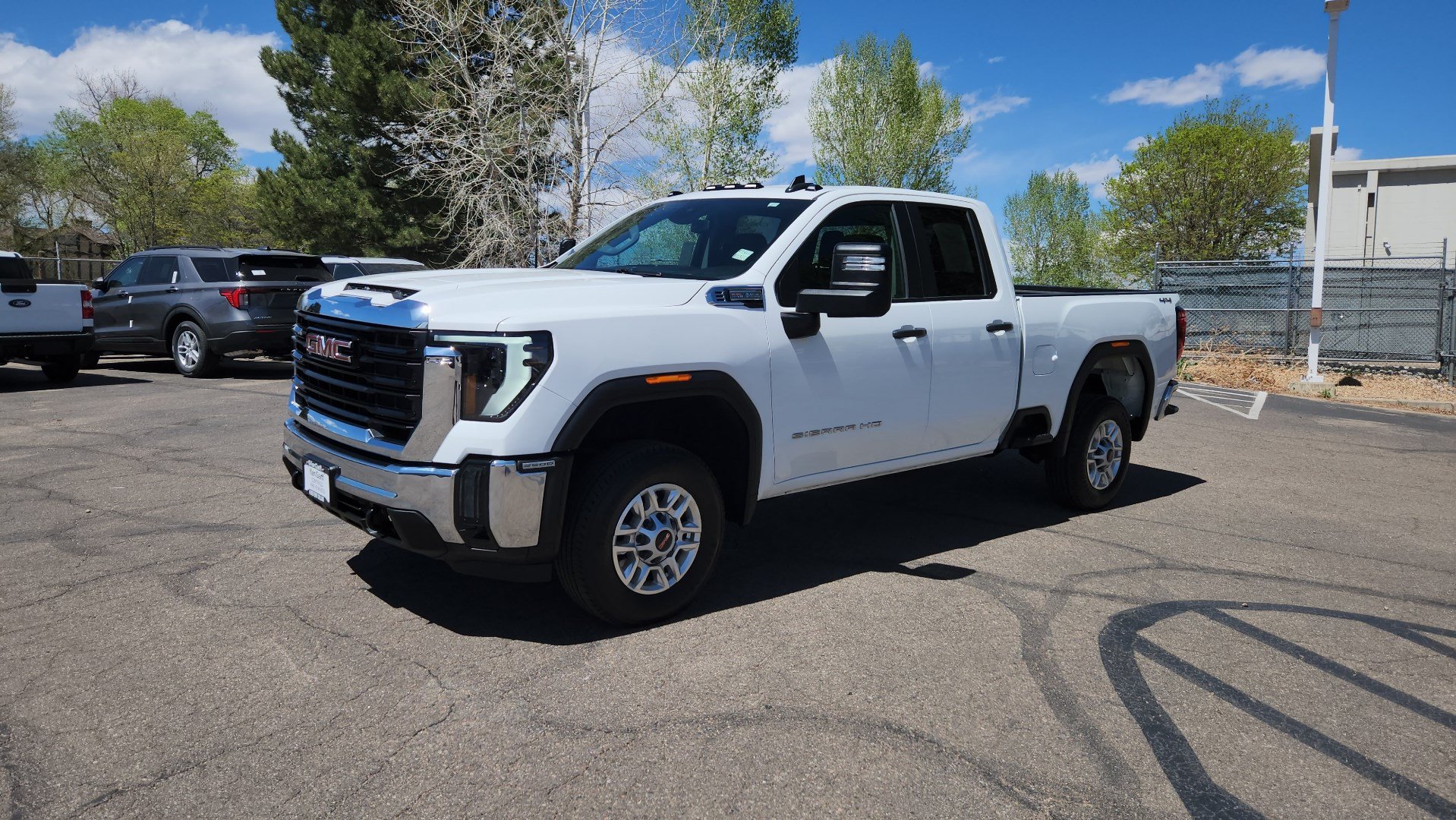 Used 2025 GMC Sierra 2500 Pro w/ Convenience Package AWD/4WD image 3