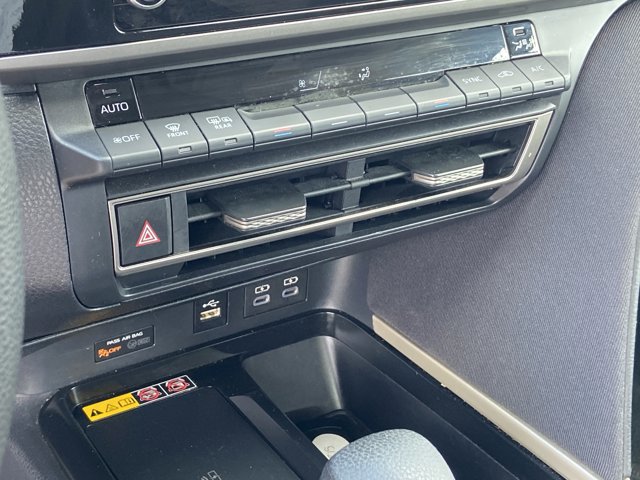 Used 2025 Toyota Camry LE image 38