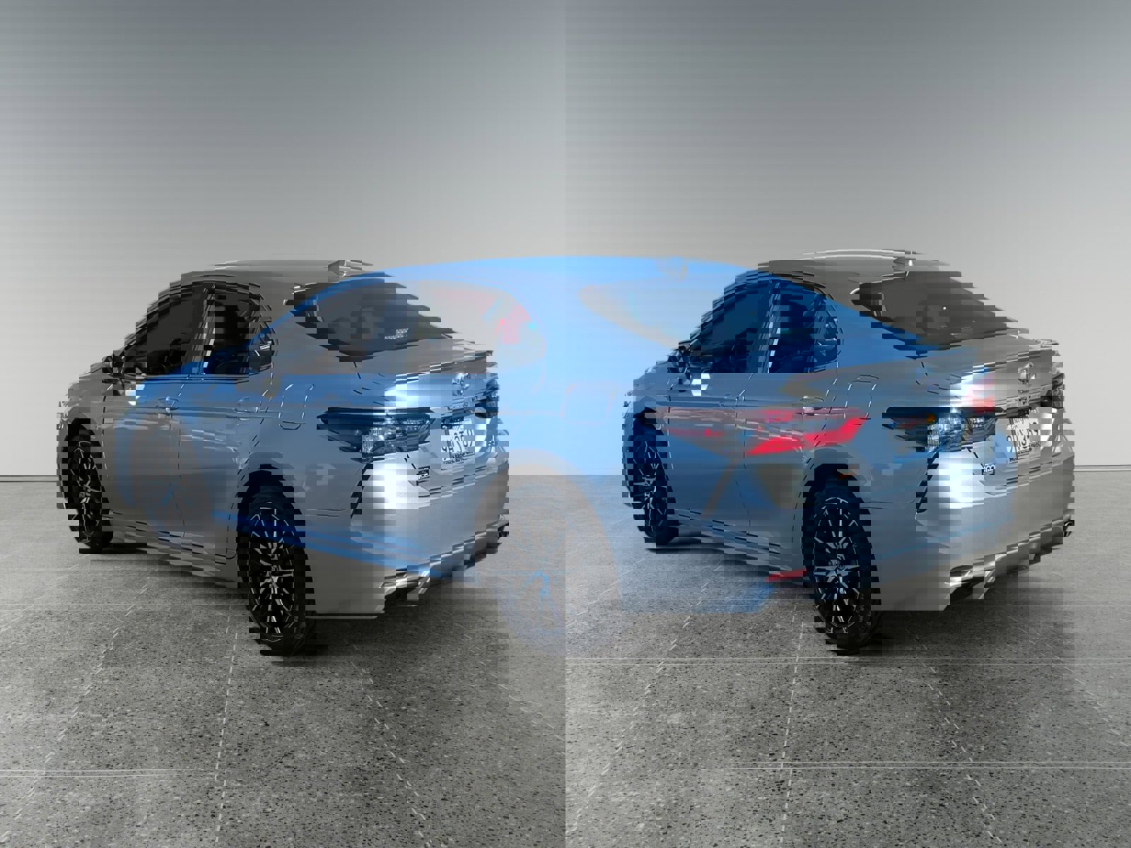 Used 2024 Toyota Camry SE image 3