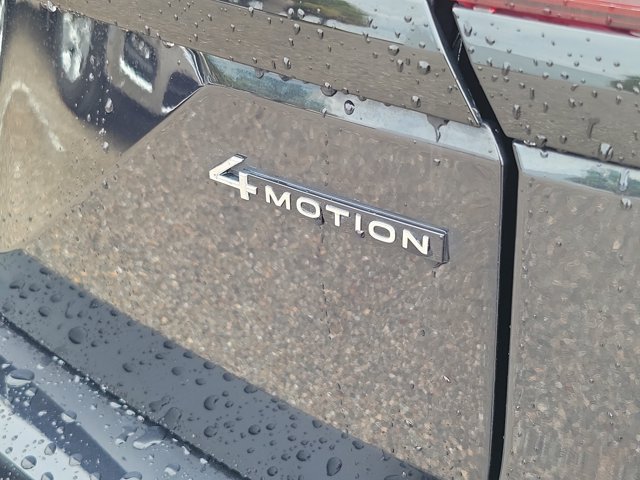 Used 2024 Volkswagen Atlas Peak Edition SE AWD/4WD image 9