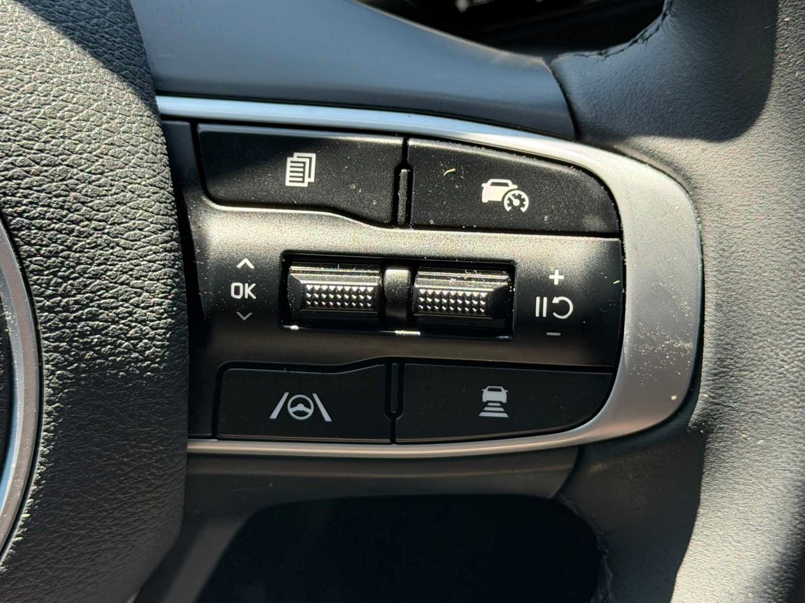 Used 2025 Kia Sportage SX FWD image 18