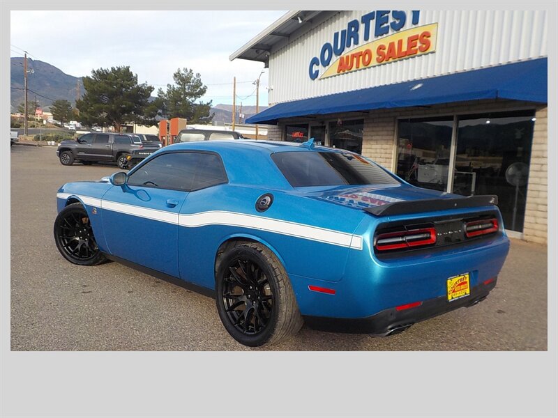 Used 2015 Dodge Challenger R/T Scat Pack w/ Leather Interior Group RWD image 5