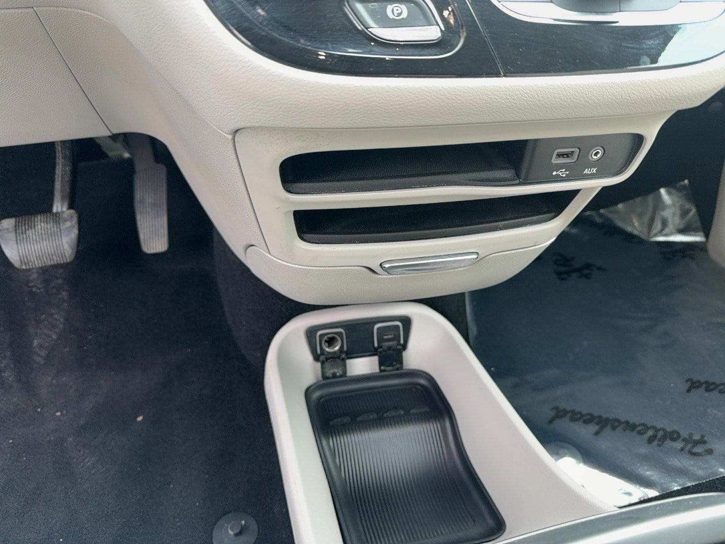Used 2018 Chrysler Pacifica Touring-L image 22